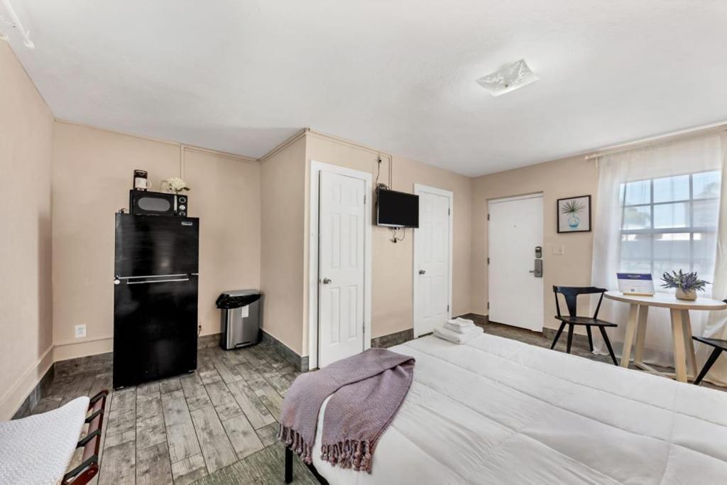 Located By The Beach 1 Bedroom With Parking And Pool Clearwater Exterior foto