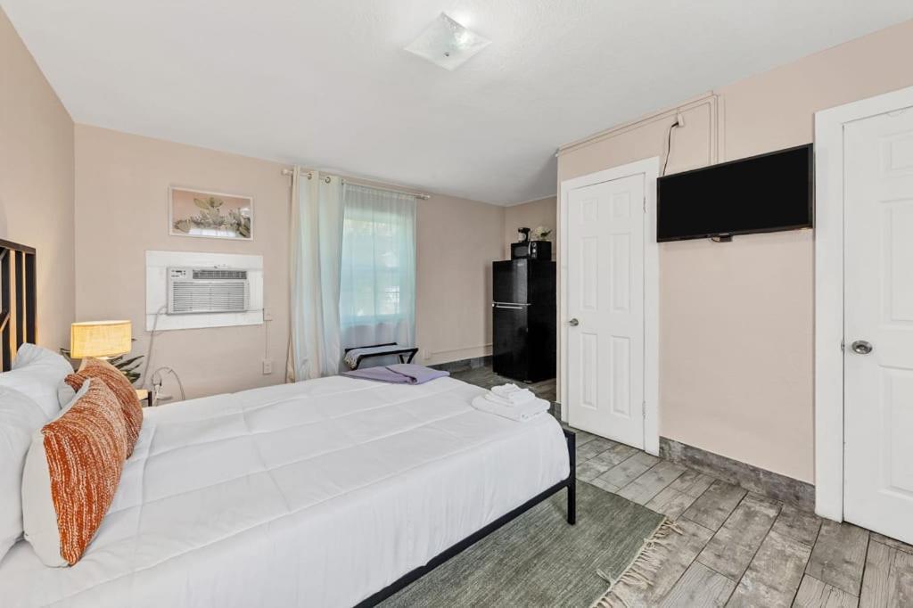 Located By The Beach 1 Bedroom With Parking And Pool Clearwater Exterior foto
